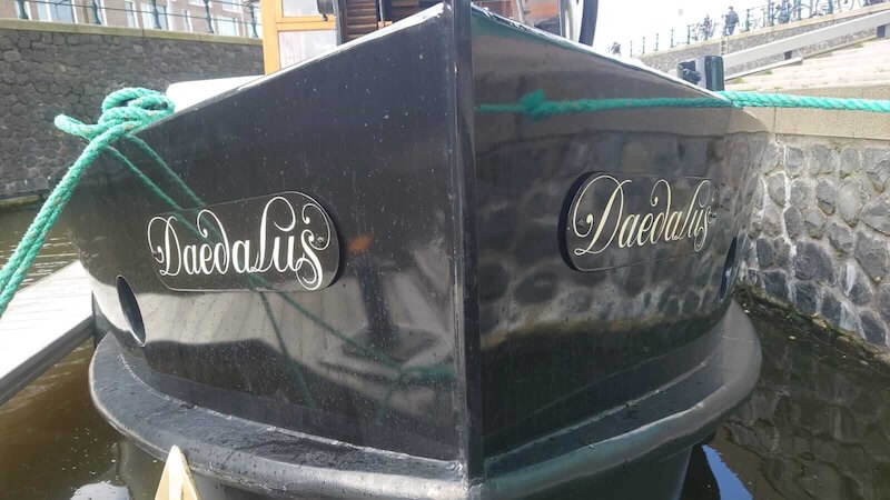 daedalus-handgeschilderde-bootnaam