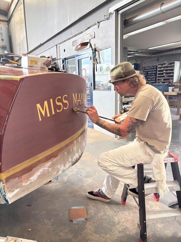 miss-mayra-bootnaam-schildering-detail