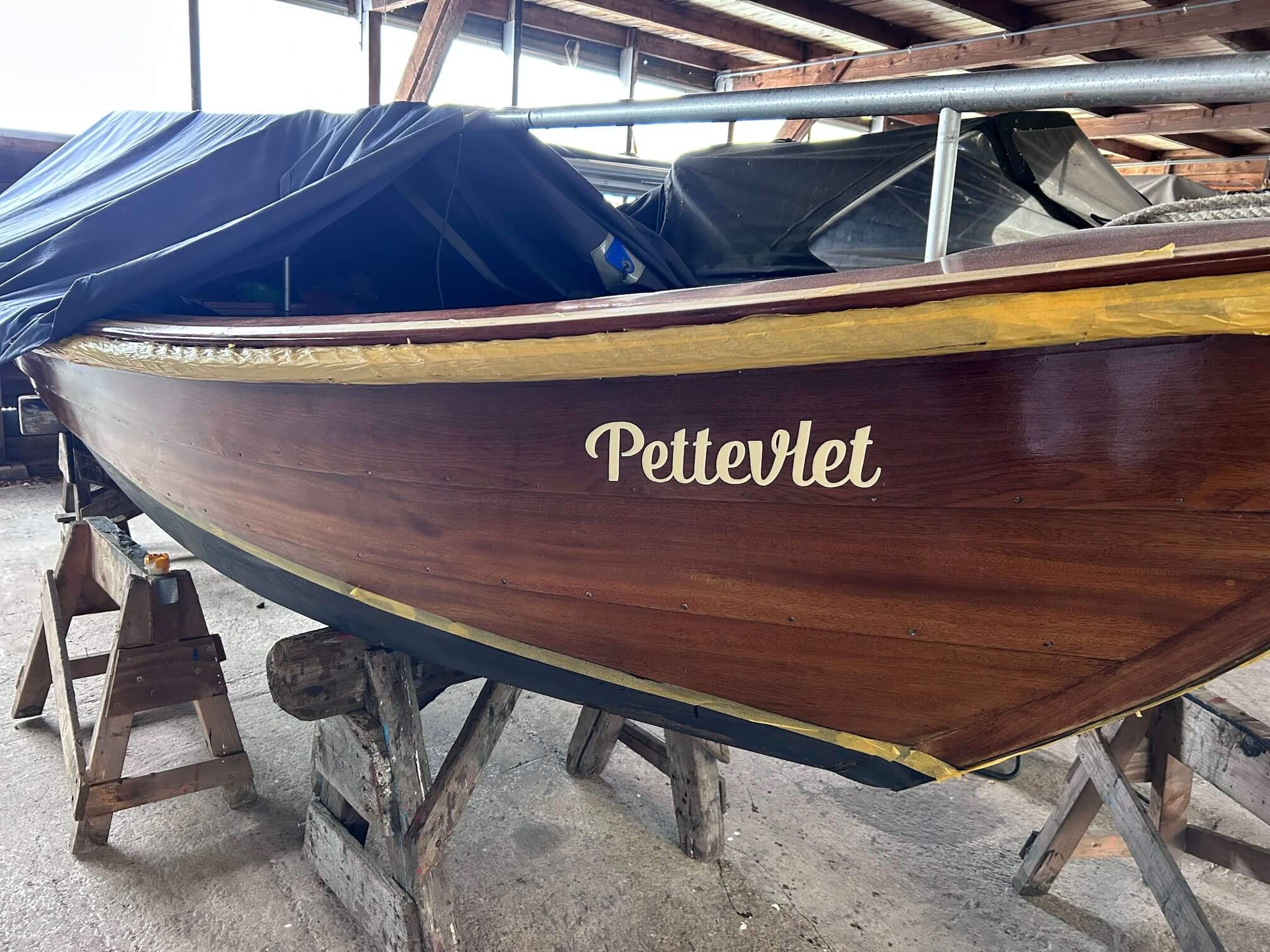 pettevlet-houten-bootnaam
